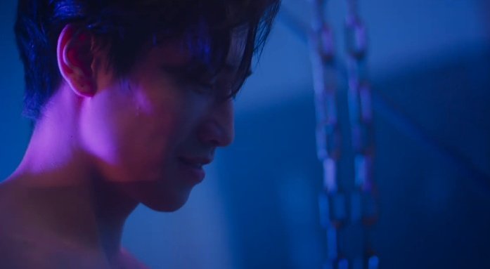 hairthv's tweet photo. o pete entregando a corda, o vegas sorrindo cafajeste como quem diz "eu sabia que você era assim" ele encarqndo o vegas,quimica da porra 

#KinnPorscheEP12 https://t.co/3pwmayItPh