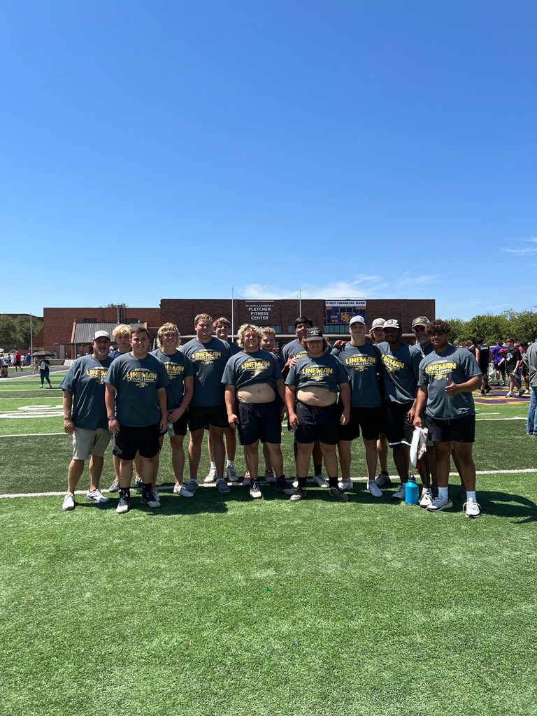 SvilleYJFB's tweet photo. 2022 State Lineman Challenge 3rd place team! #WallDogs #2P22 https://t.co/sa1hIWyetC