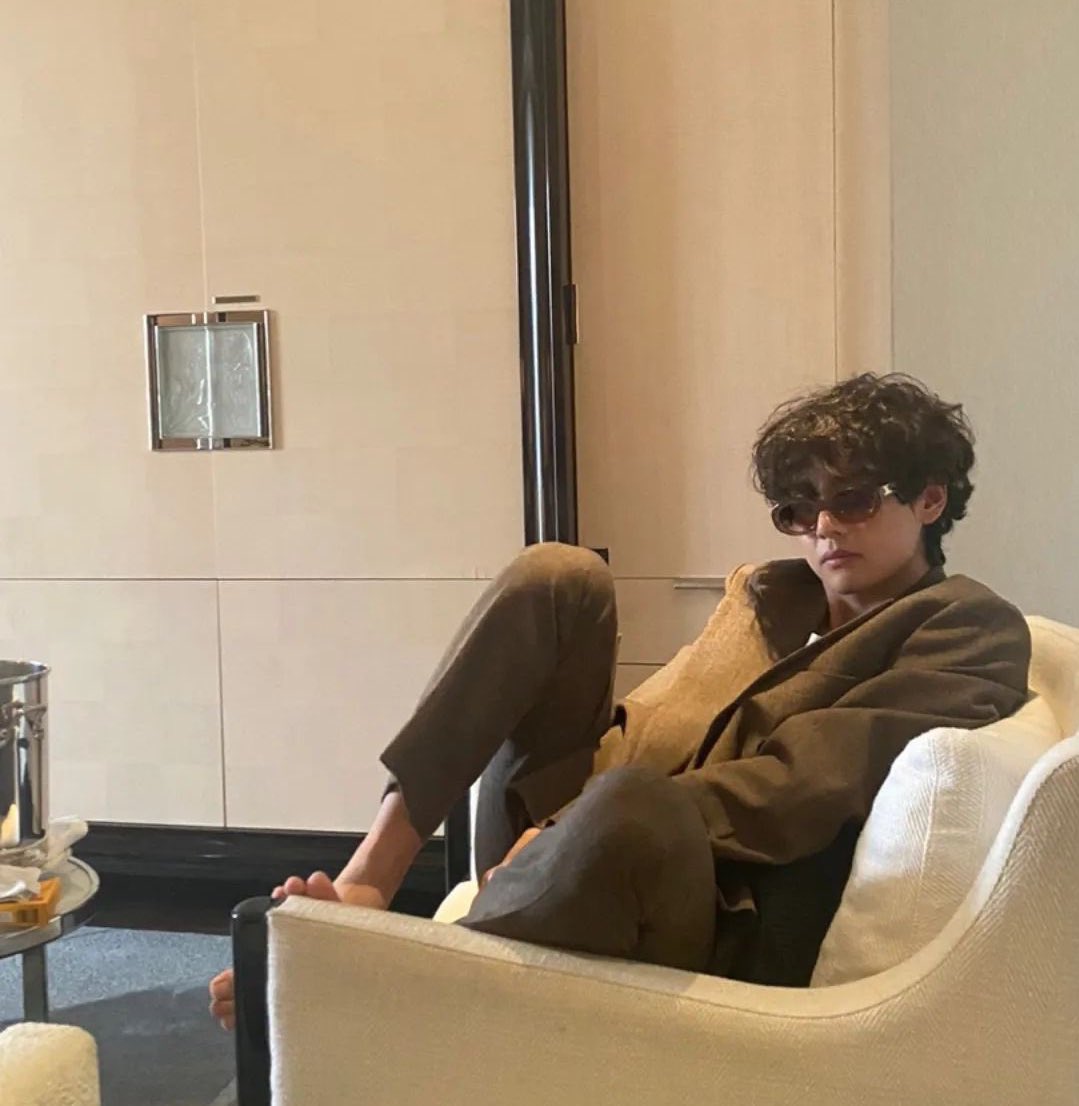 Qg_Barmys's tweet photo. 🔮As centenas de mimos que estamos ganhando de Kim Taehyung em Paris!

@BTS_twt #V ✨ https://t.co/3p5ILXOlZ1