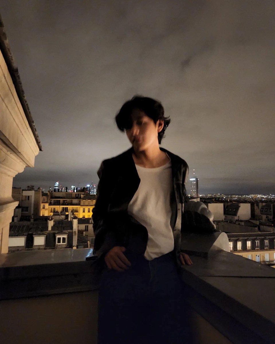 Qg_Barmys's tweet photo. 🔮As centenas de mimos que estamos ganhando de Kim Taehyung em Paris!

@BTS_twt #V ✨ https://t.co/3p5ILXOlZ1
