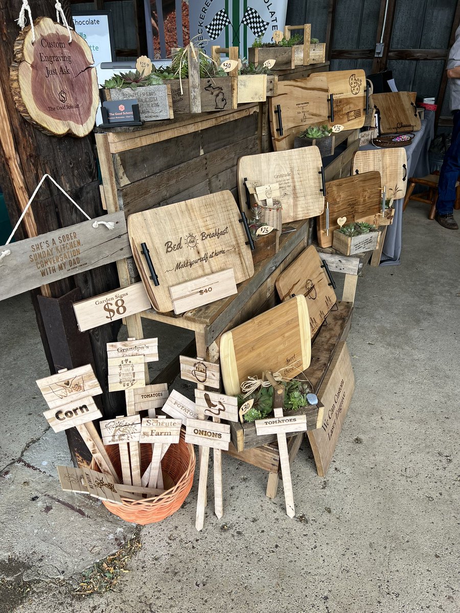 thegoodschmidt1's tweet photo. Farmers market day!! Come out and see us!!!🤩☀️🧺 it’s a beautiful day to explore the farmers market! #FamilyBusiness #SmallBusiness #handmade #laserengraved #signs #farmersmarket #summer #succulents https://t.co/ufeyEa95Lg