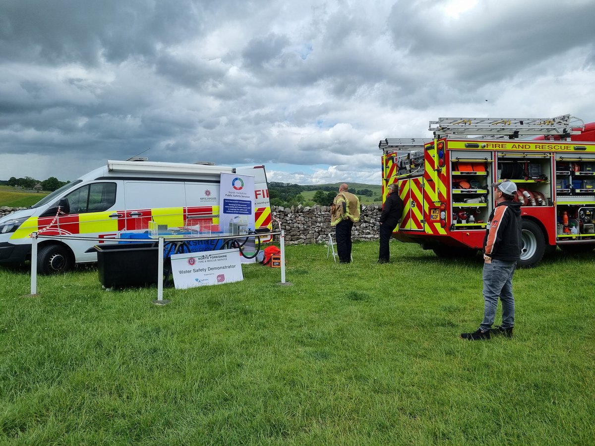 PSOGRASSINGTON's tweet photo. Finishing off #DrowningPreventionWeek  with another #watersafety demo day but in my home town of #Grassington,  supported by my 🚒crew. 
Plenty of people dodging the 🌧 but all in all another great day! 
#RespectTheWater

Of course a few dogos too! https://t.co/ETKDKL5WZ3