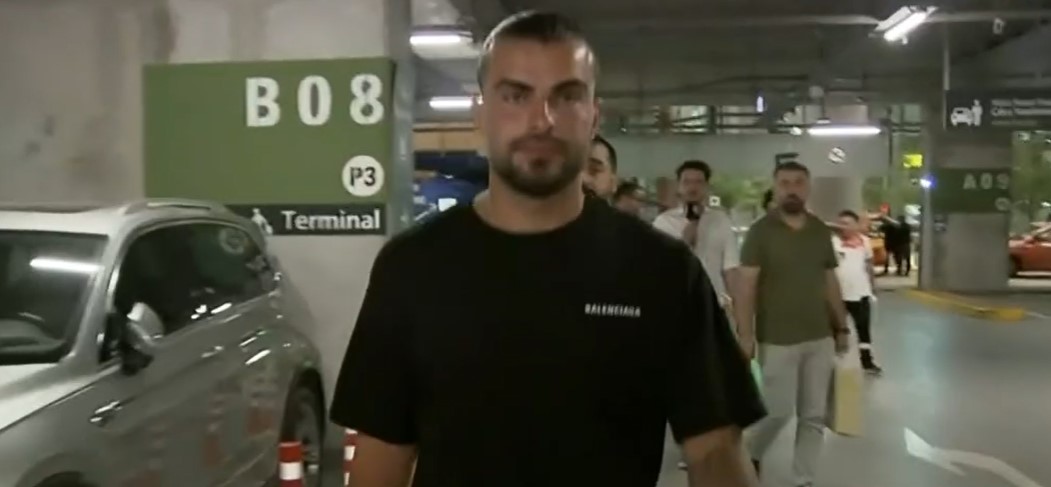 Türkiye de en çok şampiyon olan
Türkiye de sadece Avrupa da en önemli başarısına sahip olan 
Taraftarı Ateş gibi Taraftarı aile gibi olan GALATASARAY'MIZA HOŞ GELDİN
Abdülkerim Bardakcı 🦁🦁