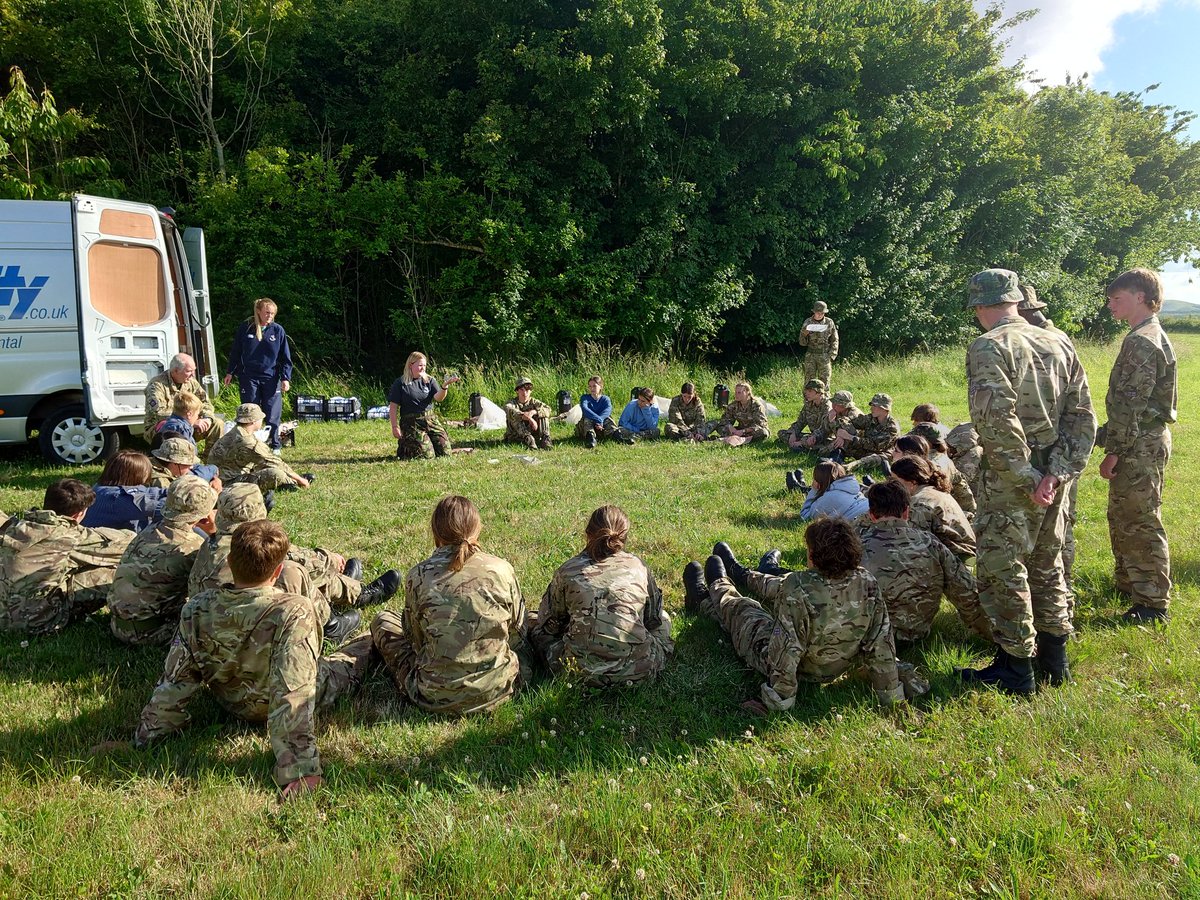 MonktonCCF's tweet photo. #MonktonYear10 #MonktonArmy #MonktonRAF learning to cook in the field 🔥 🔥 🔥 🔥 https://t.co/4gK9NO1D8Q