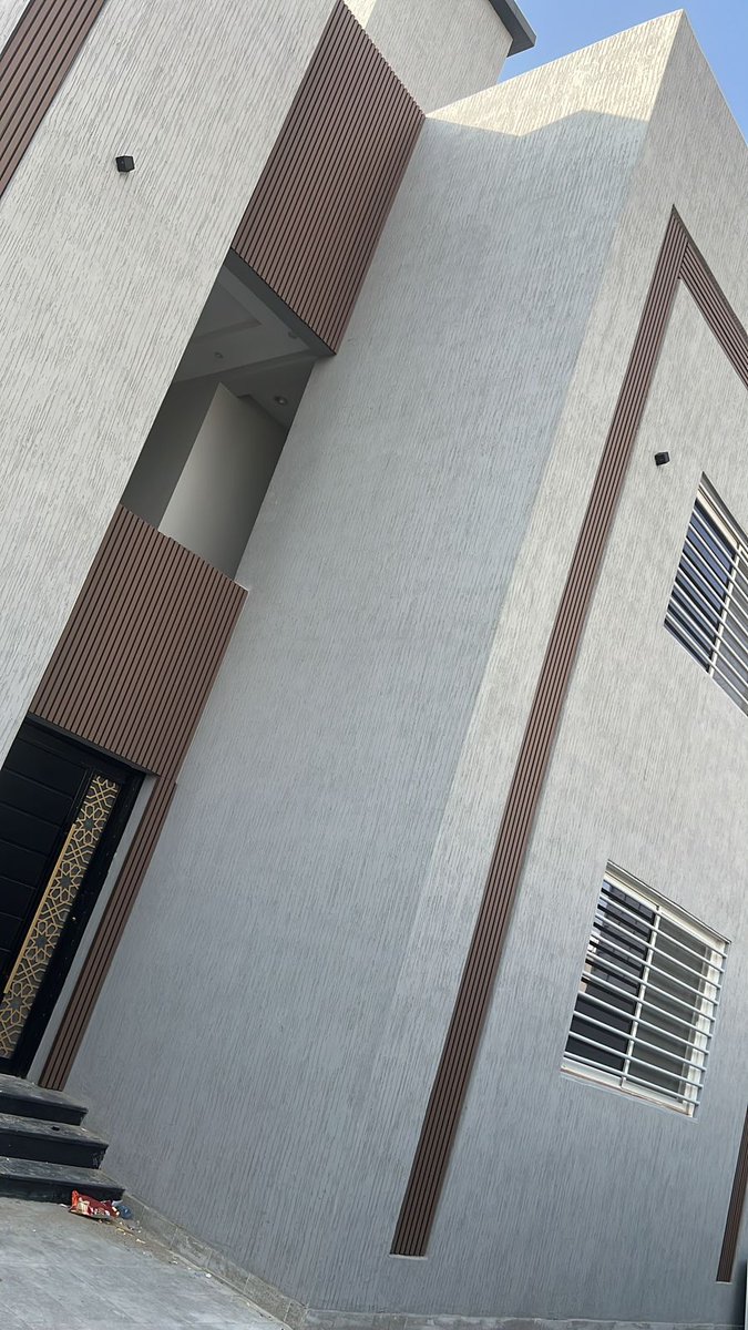 فله للبيع في احد رفيدة
يتكون من:-
مجلس رجال
مجلس نساء
مقلط
٥ حمامات
٥ غرف نوم
مطبخ رئيسي
مطبخ سرفيس
مستودع
غرفة غسيل ملابس
٢ بلكونه مبلطه مطله
٣ اسطح مبلطه
حوش امامي مبلط مع موقف سيارات مع بوابه كهربائيه البناء ع الكود السعودي الجديد وتحت اشراف مكتب هندسي معتمد 
ج / ٠٥٠٦١٠٨٤٤١