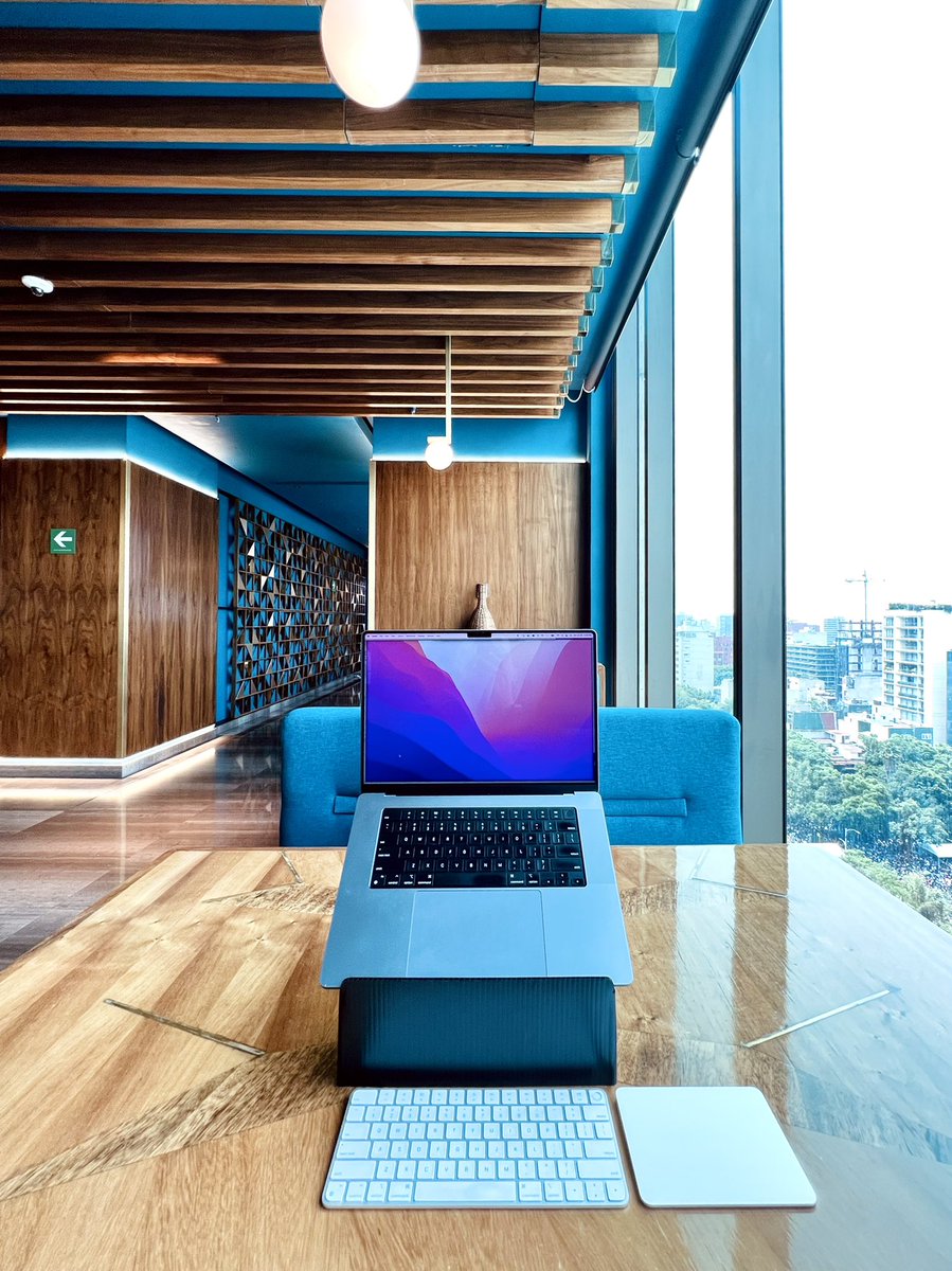 BasicStand's tweet photo. Five-star workspace. #sofitel #cdmx https://t.co/dttutQUXKA