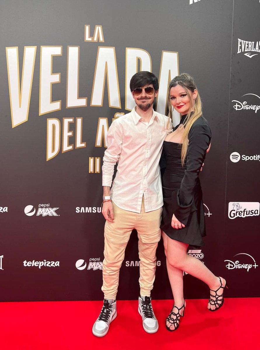 AuronDai_'s tweet photo. Power Couple 💫

Todos se ven preciosos y en perfecta armonía con su pareja 😍☄️🤍🫂 https://t.co/4olI5nnUey