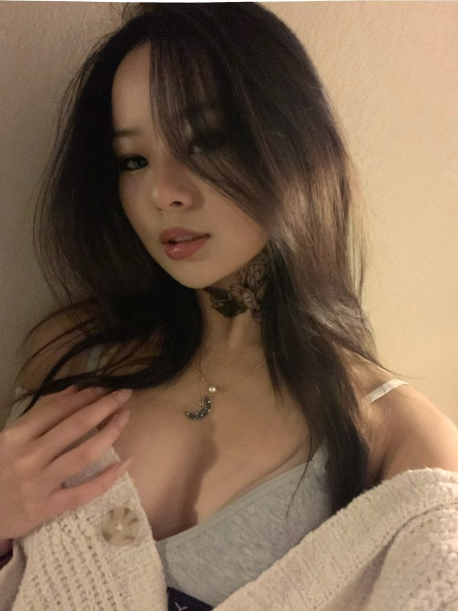 lolz_niki's tweet photo. face reveal i guess https://t.co/WB0gORdOmL