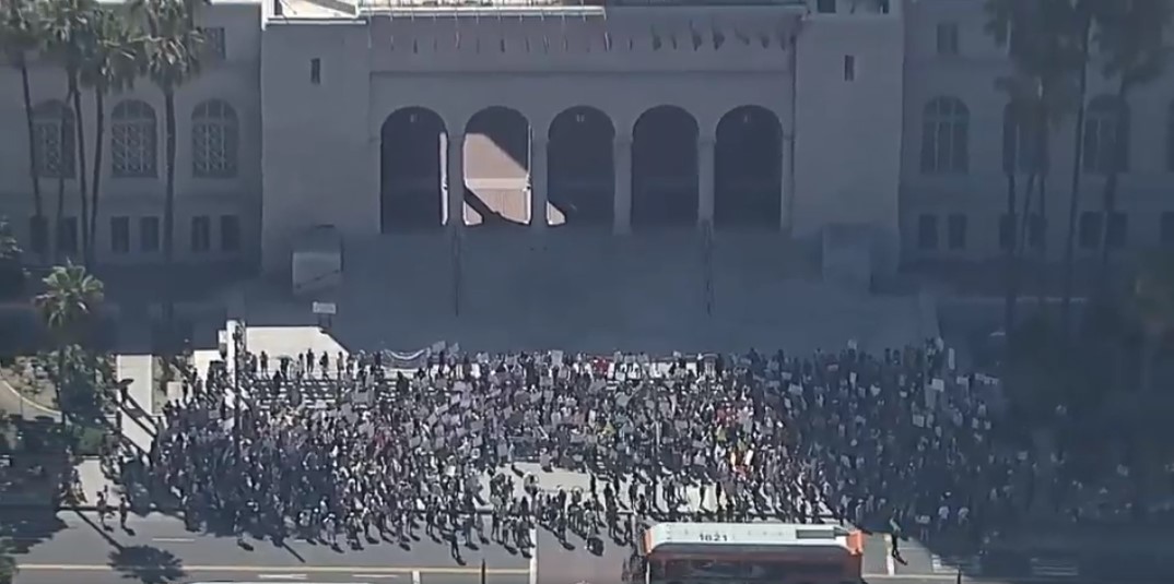 ABC7's tweet photo. #BREAKING Abortion-rights activists return to downtown L.A. to protest Supreme Court's reversal of Roe v. Wade. Watch #live: https://t.co/3upwS60wSN https://t.co/uB0MK81wxO