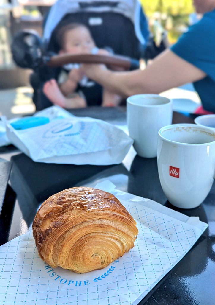 Jawminsky's tweet image. Enjoying a perfect (look at those sexy layers!) Pain au chocolat on a lazy Saturday with the fam 🥐