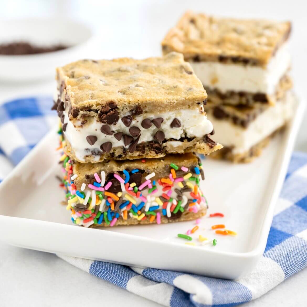 fountainkitchen's tweet photo. 🍪 🍦 Do you know what is the difference between a chipwich, a flying saucer, and an ice cream sandwich? https://t.co/Hda046gnyT
#recipelinkinbio #fountainavenuekitchen #chipwich #picoftheday #simplerecipes #summerrecipes #icecream #icecreamlover https://t.co/8jMBFp89uA