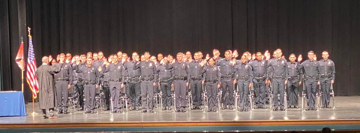 CityofMesaMayor's tweet image. Congratulations to the #Class51 graduates of @MesaPD's Basic Training Academy! Thank you for your commitment to protect and serve your community. @MesaPD @TempePolice @ScottsdalePD  #InspireMesa #Class51 @CITYOFMESA @Mesadistrict1