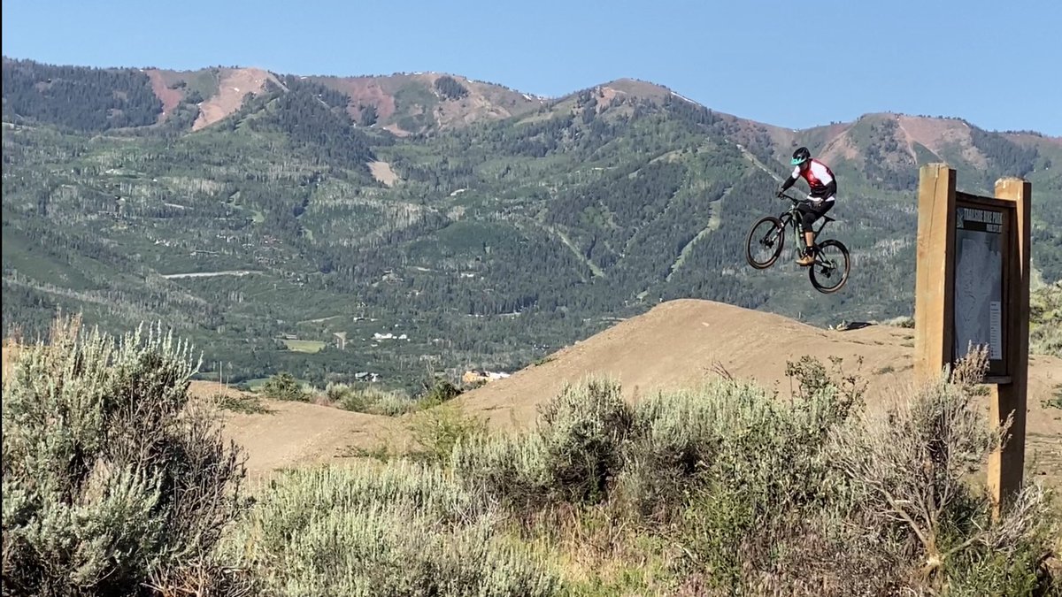 gwapojas's tweet photo. Early bird catches the air. #GOMTB https://t.co/tUYxWGl19g