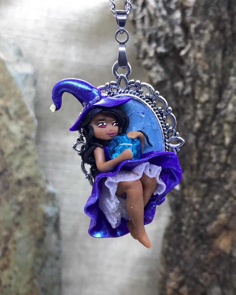 AkikosWorld's tweet photo. Et la dernière collection en date, des colliers et marque-pages sorcières 
Vous en pensez quoi ? 😄

#witch #necklace #handmade #artisan #art #bookmark #clay #fimo https://t.co/LjoMmJVWV8