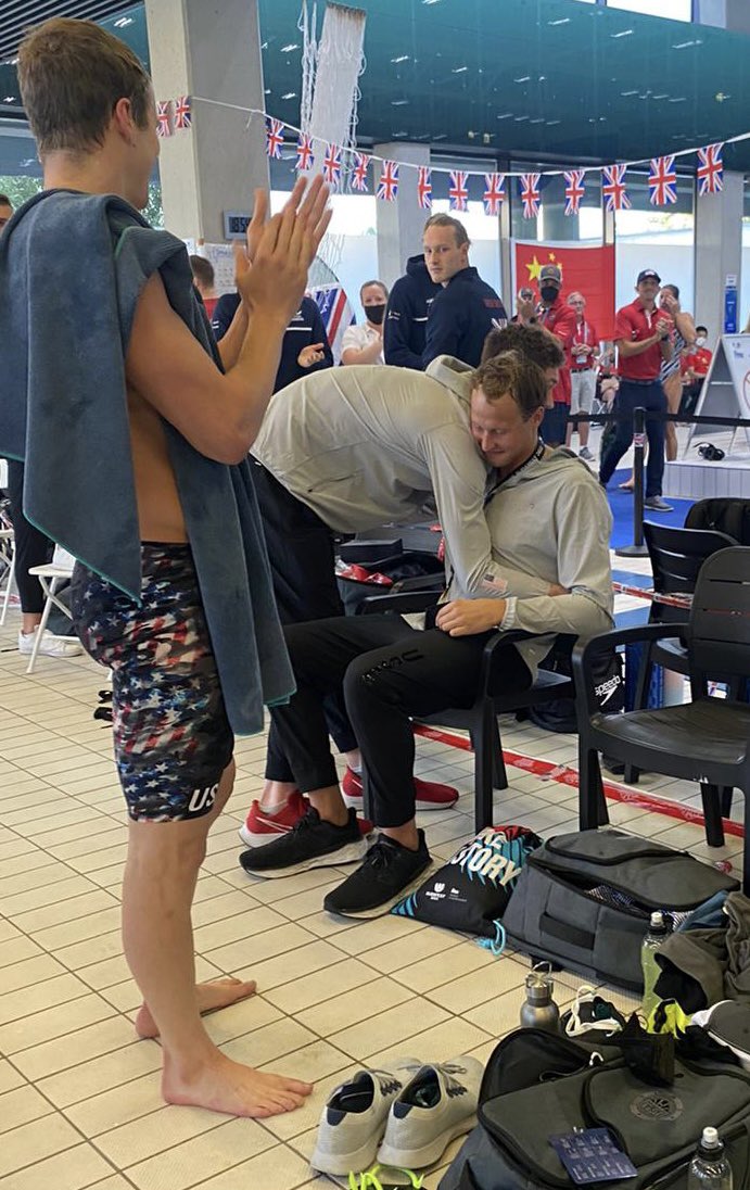 USASwimming's tweet photo. We’re not crying, you're crying 🥹🥇

@ArmstrongH_ passes on his gold to  @LilJRess as the 50m back DQ is overturned! 

🥇: Ress
🥈: Armstrong 

#FINABudapest2022 https://t.co/vakAtbuczi