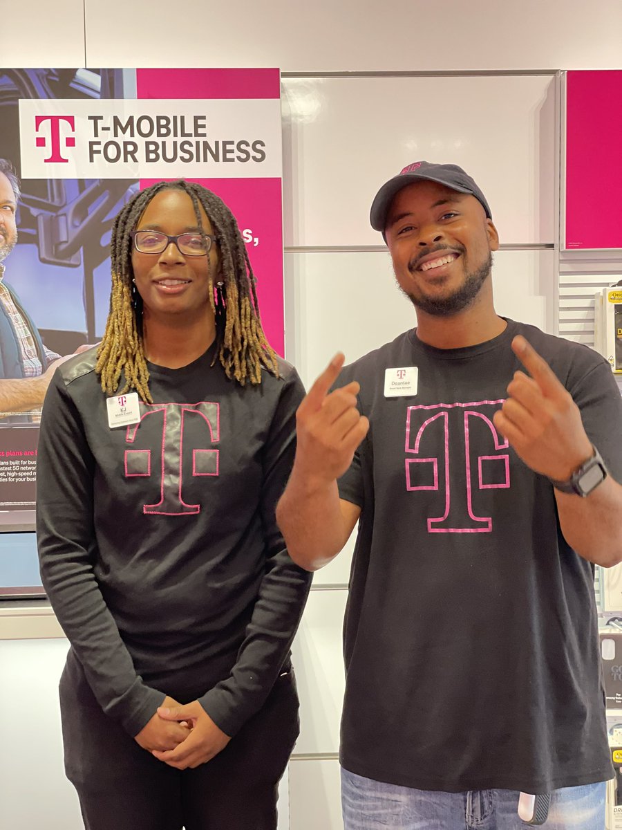 KJ from team Sterling partnering up with the fantastic T4B team to help a customer bring over 11 lines! 
#watchMIhustle👊🏼 #DetroitBeast