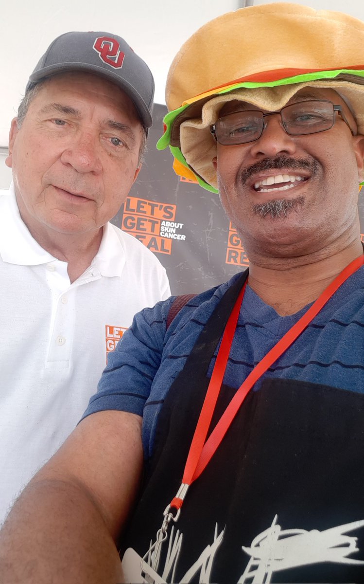 thedarylj's tweet photo. DON'T MIND ME! I'M JUST HAVING A BASEBALL BUNCH MOMENT! THEE LEGEND!!! @JohnnyBench_5 @BBQinDC #LetsGetRealAboutSkinCancer #CatchEveryBall #BaseballBunch #BBQinDC https://t.co/wEr2YWaWnr