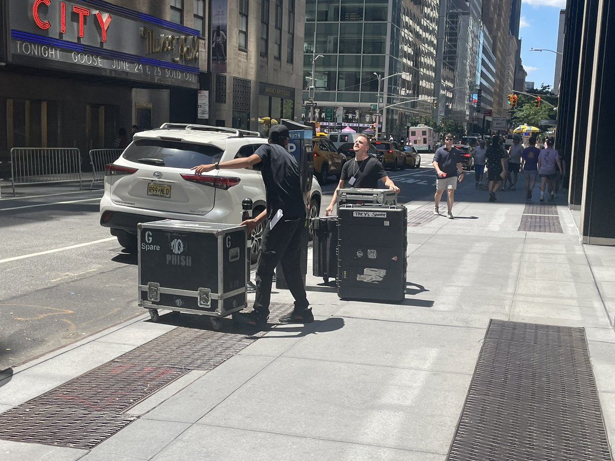 Hosewood_Goose's tweet image. Well I guess the cat’s out of the bag now.