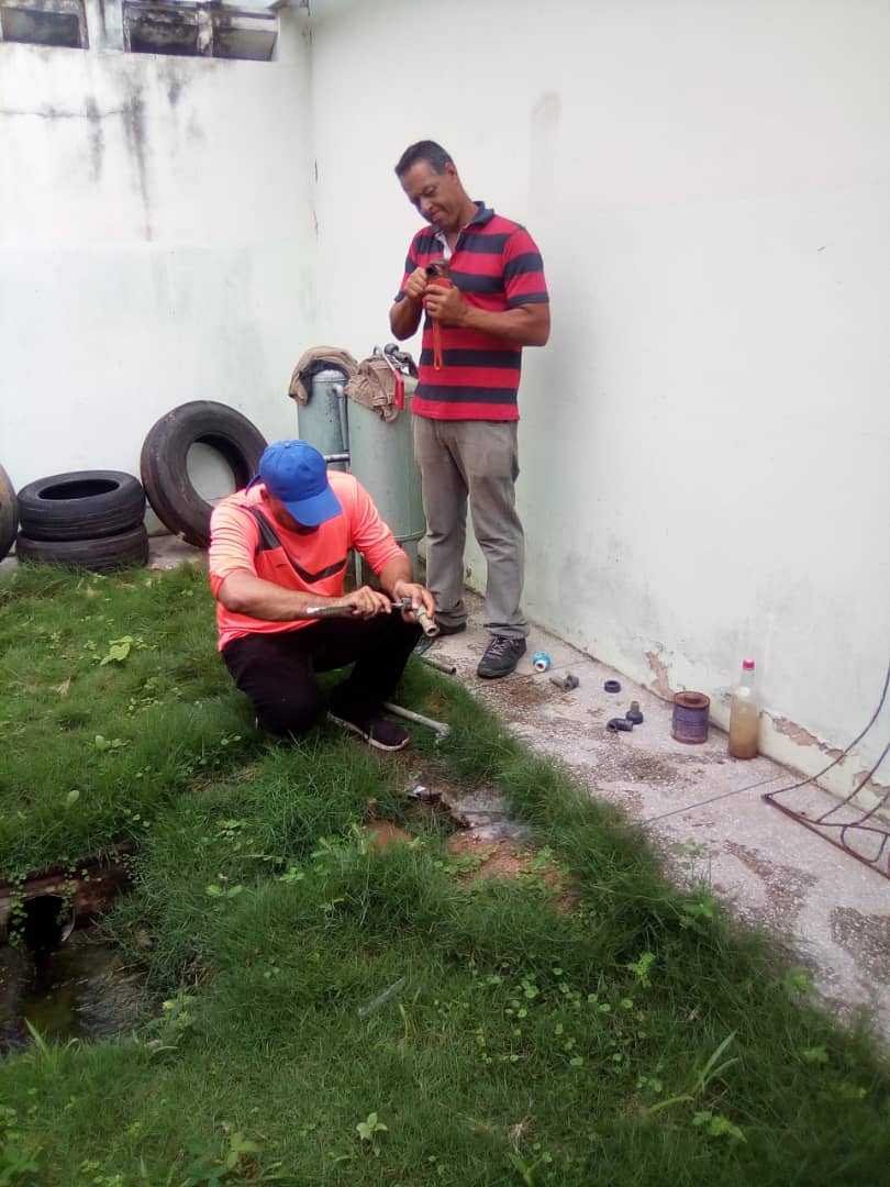 ceicerecitac17's tweet photo. 📌 JORNADA DE LIMPIEZA, MANTENIMIENTO Y REPARACIÓN POR PARTE DE NUESTRO PERSONAL Y COLABORADORES EN NUESTRA INSTITUCIÓN 👬👫 @MPPEDUCACION @educinicialmppe @zonaedusucre @_LaAvanzadora @NicolasMaduro @ViceIP https://t.co/9R1gb7TsQc