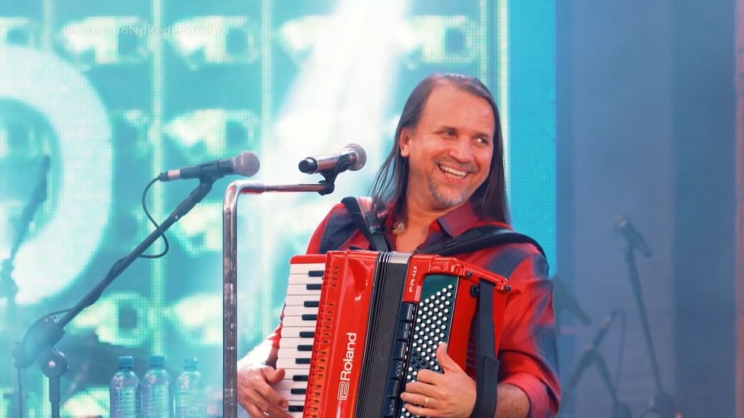cabobrancotv's tweet photo. Coração, para que se apaixonou
Por alguém que nunca te amou? 🎶

Tá rolando Dorgival Dantas no meu #MatuTV!! Bora 😍
#SaoJoaoNaRedeParaiba https://t.co/u5l9xoXAK8