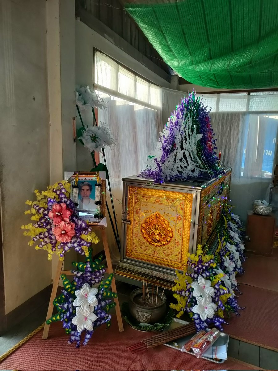 Sirawit656's tweet photo. หลับให้สบายนะย่า หลานคนนี้รักและคิดถึงมาก ไปเจอพ่อกับแม่ข้างบนฝากบอกว่าคิดถึงมากก 😭😭😭 https://t.co/Vw8t665DvU