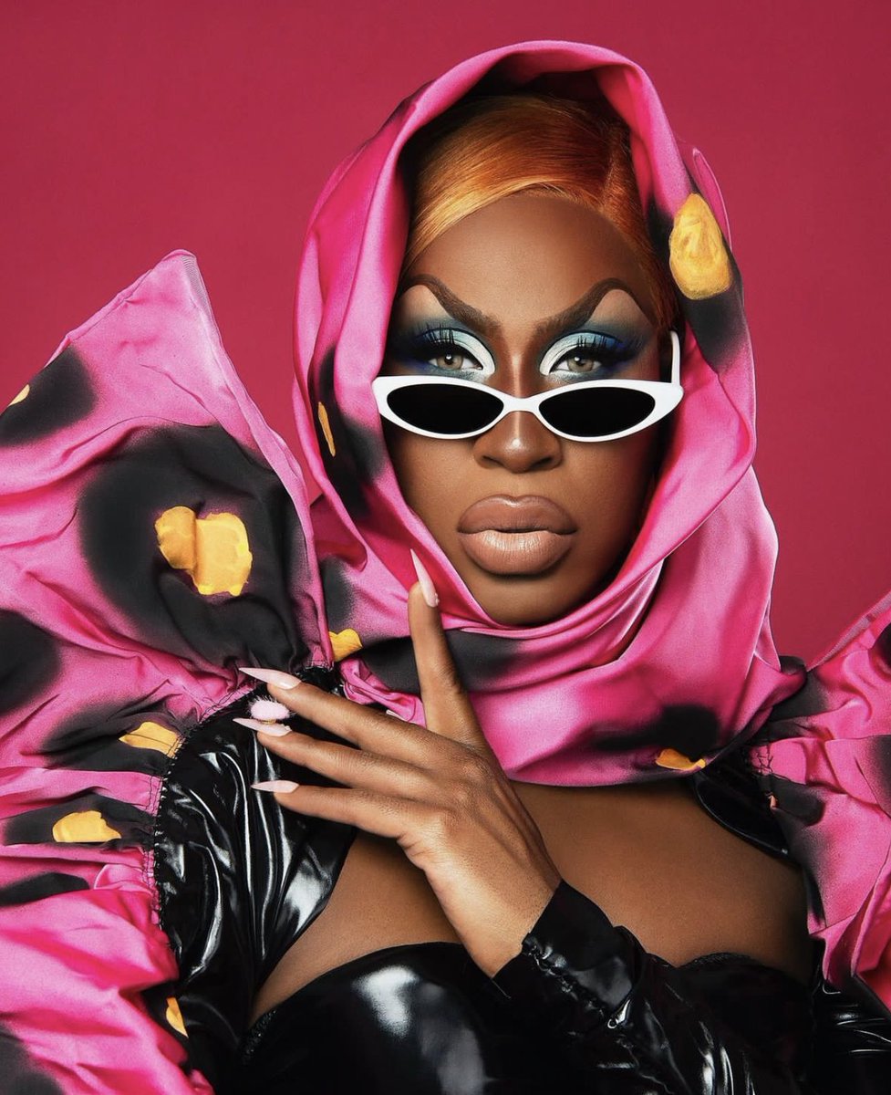sedderaside's tweet photo. this is what it looks like when Drag Race has a queen that doesnt take inspiration from Drag Race. her work is unaffected by whatever is popular in her art form, it transcends everyone else because SHE IS THE RULEBOOK #DragRace @SheaCoulee https://t.co/5E6vrtWQHO