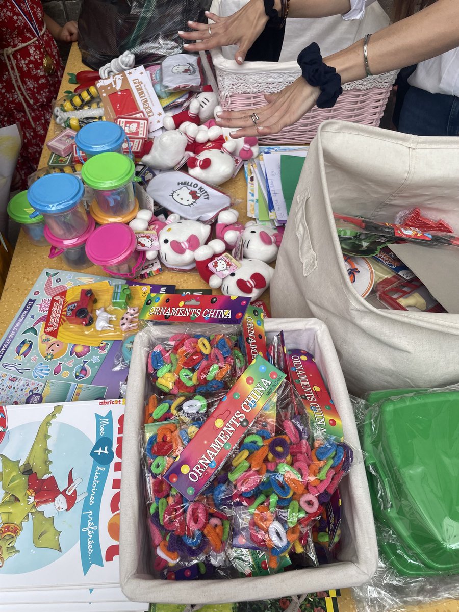 SarkisianSandra's tweet photo. 🎉#Paris17 est une fête ! Très belle fête de l’école #renaudes #laugier #fourcroy pour le plaisir des enfants, des parents et des anciens élèves ! #Paris17 #circo7504 @AstridPanosyan https://t.co/tT1XIyPPbu