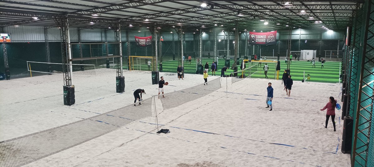 Ya conoces Ciudad Fútbol? Podés prácticar deportes de arena y césped sintético en el mismo complejo. Estacionamiento vigilado
Salón para eventos.  Cel:092400821
Está divino!! 
Si le das RT, gol... Porque re suma a éste nuevo emprendimiento. Muchas gracias!! 💪⚽🏐🥎🏸🎾🏑🏈