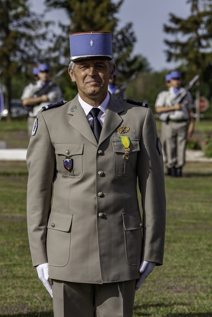 CDC_8eRMAT's tweet photo. A l’honneur! le MAJ Nicolas et les ADC Fabrice et Bruno ont reçu la médaille militaire lors de la prise d’armes commémorant l’Appel du 18 juin ; et le MAJ Stéphane a réalisé son adieu aux armes après 33 années au sein de l’@armeedeterre. #SoldatDeLaNation @armeeszne @ComMaintFT https://t.co/xWJJw39093