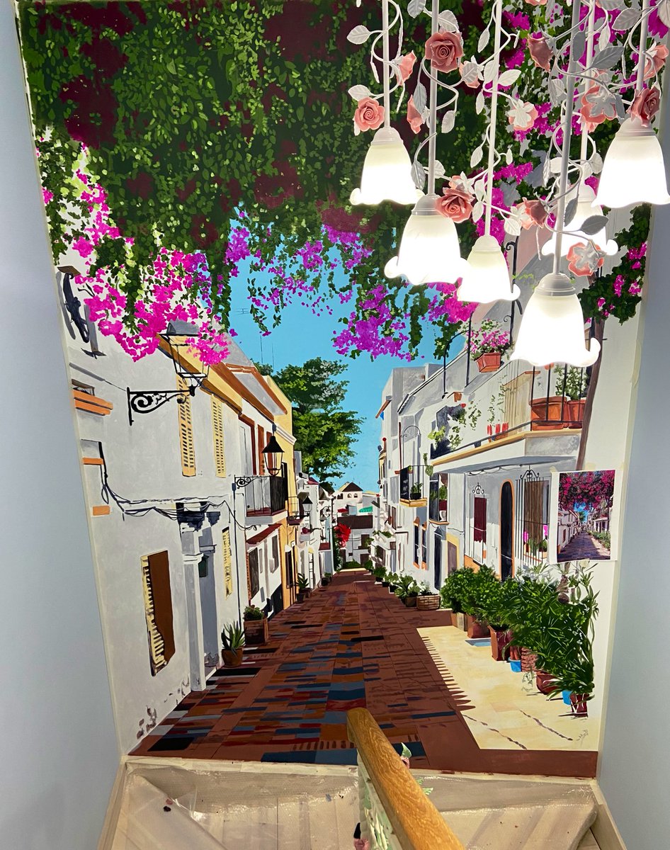 AgevaNFT's tweet photo. Started a new painting on the wall in a private house. Аnd plunged into drawing) #art #artist #Flowers #architecture #NFTfamily https://t.co/oEGOvxtB9S