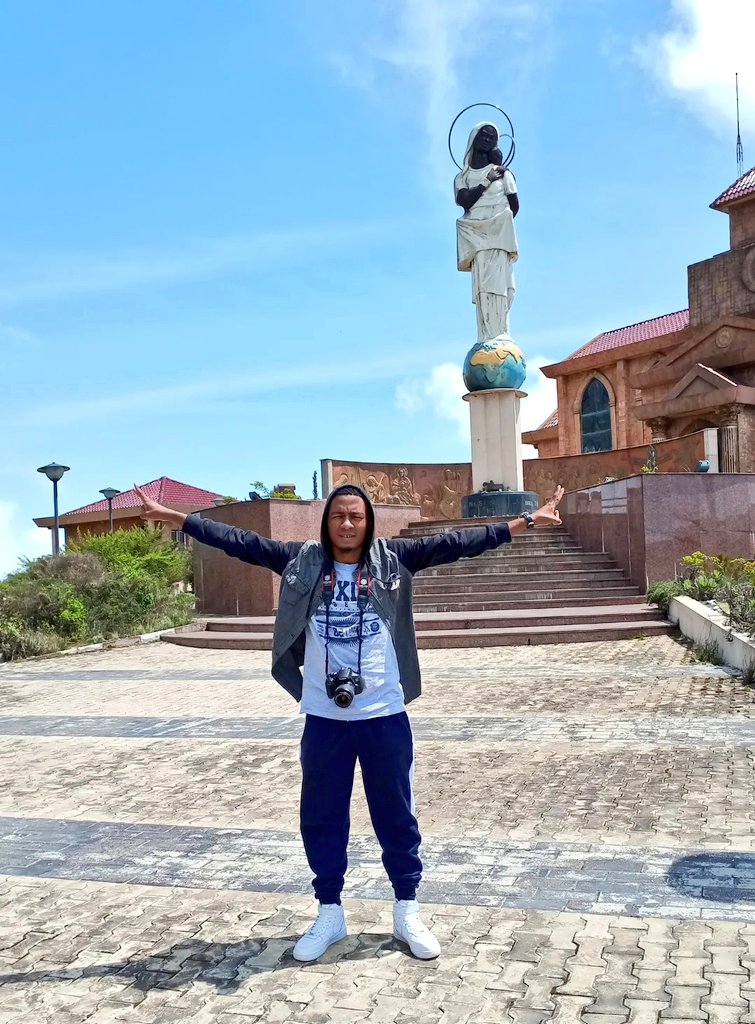 gapega_'s tweet photo. Un día espectacular visitando el Pico Basilé.

#gapega #PicoBasile #IsawWakanda #guiviajes https://t.co/e2Ko57knbZ