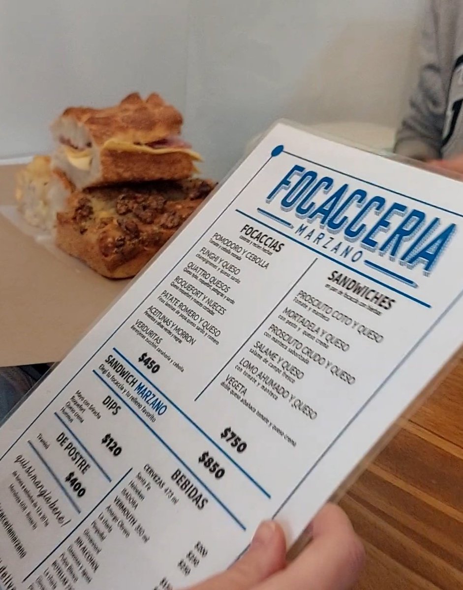 PreciosRosario2's tweet image. #FocacciaEnRosario

Hace 2 meses se inauguró en calle Mendoza al 600 una Focacceria y pasamos a probar 

Probamos (por porción)
💰 $450 #Foccacia 4 Quesos
💰 $450 #Foccacia Nueces y Roquefort

💰 $750 Sándwich de salame y queso (Gigante)

#FotoTestigo 📸
