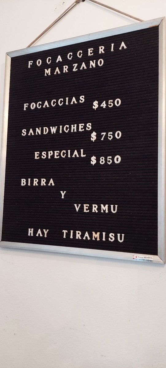 PreciosRosario2's tweet image. #FocacciaEnRosario

Hace 2 meses se inauguró en calle Mendoza al 600 una Focacceria y pasamos a probar 

Probamos (por porción)
💰 $450 #Foccacia 4 Quesos
💰 $450 #Foccacia Nueces y Roquefort

💰 $750 Sándwich de salame y queso (Gigante)

#FotoTestigo 📸