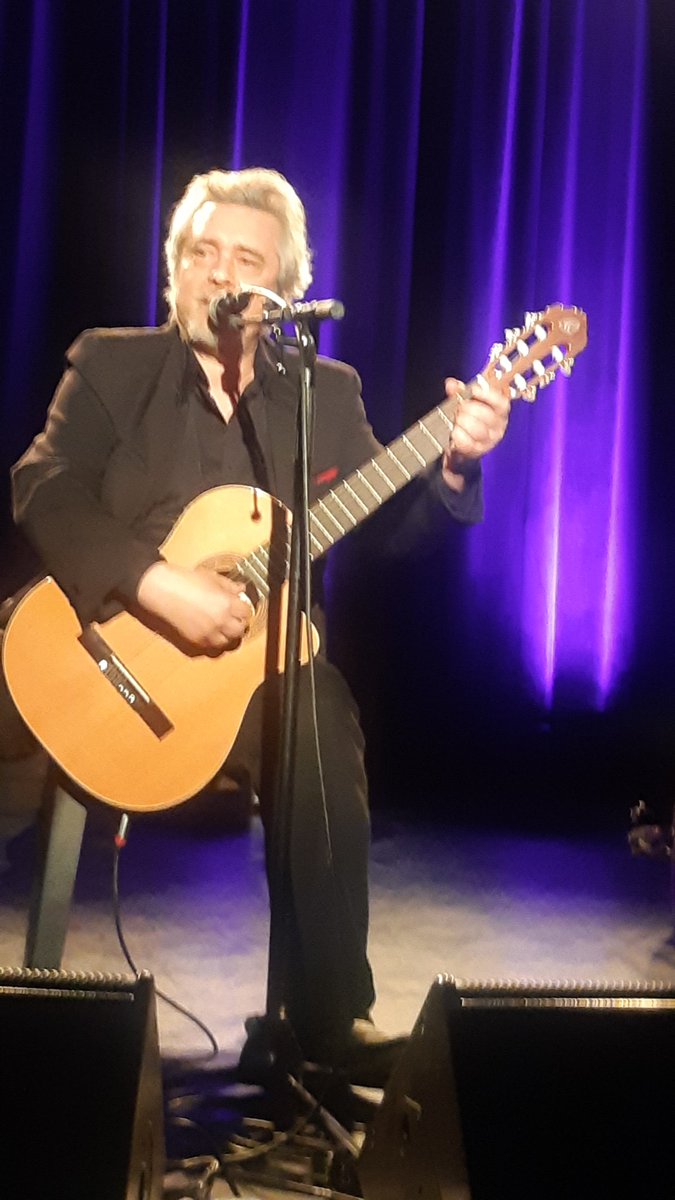 Tre artisti presenti al Festival Canzoni e Parole a Parigi premiati dal club Tenco Erica Boschiero, Max Manfredi e Edoardo de Angelis.<a href="/RambaldoD/">Rambaldo degliAzzoni</a> <a href="/ApirpParis/">Apirp</a>