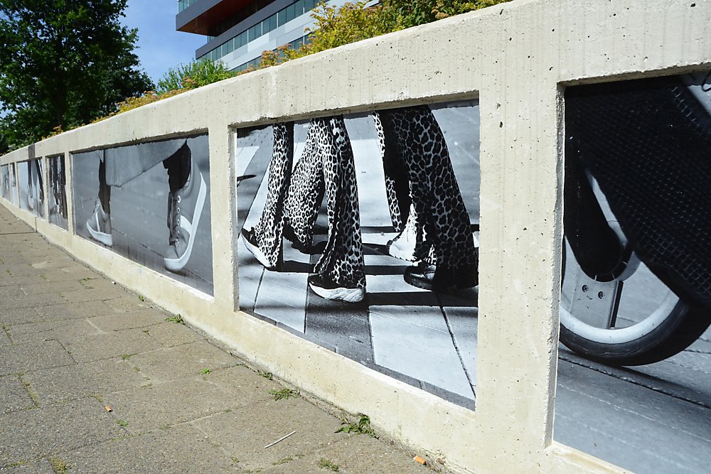 Eindhovense amateurfotografen kregen de opdracht om bewegende voeten in allerlei vormen, soorten en maten vast te leggen. Met Eindhovenaren in de binnenstad als model. Het resultaat van 'Walk the Walk' is nu te zien bij de Fellenoordtunnel! #EindjeAAN 

cke.nl/fototentoonste…