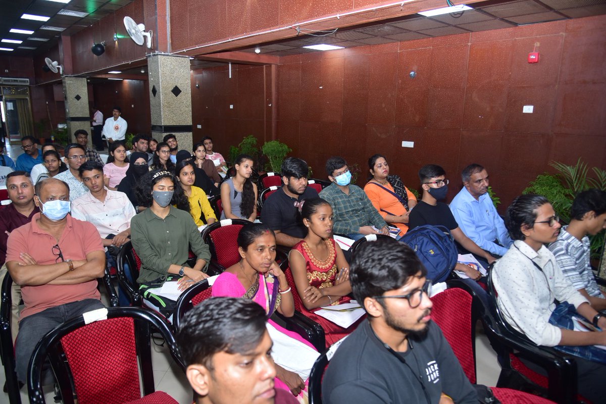 Ityzen7's tweet photo. Nuturing young minds! Career guidance session for students from 10th and 12th from railway families https://t.co/RvJNcs9Bt4
