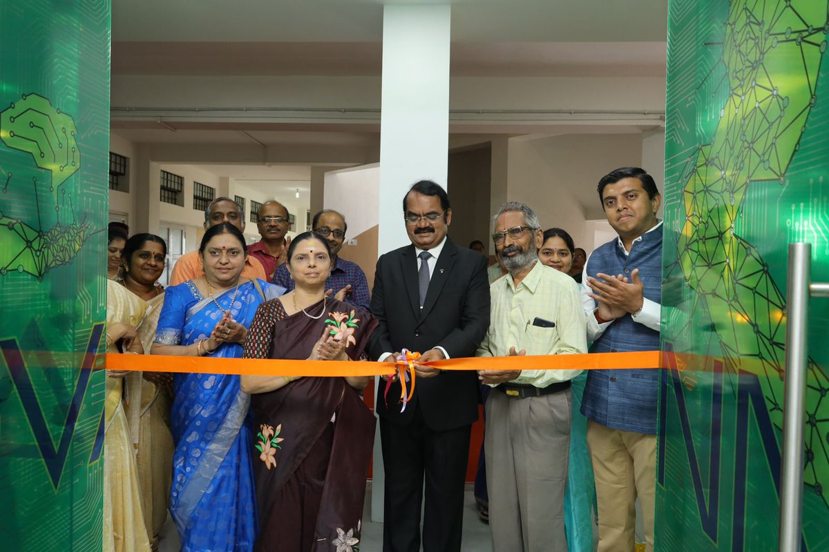 CONTACTSV1's tweet image. &quot;Yes. We made it.&quot;
A futuristic Robotics &amp;amp; STEM Studio was successfully inaugurated by our chief guest, &apos;Moon Man of India&apos; Padma Shri Dr. Mylswamy Annadurai, Indian scientist on our campus on 25.06. 2022.  #robotics #STEMStudio #santhanamvidhyalayacbse