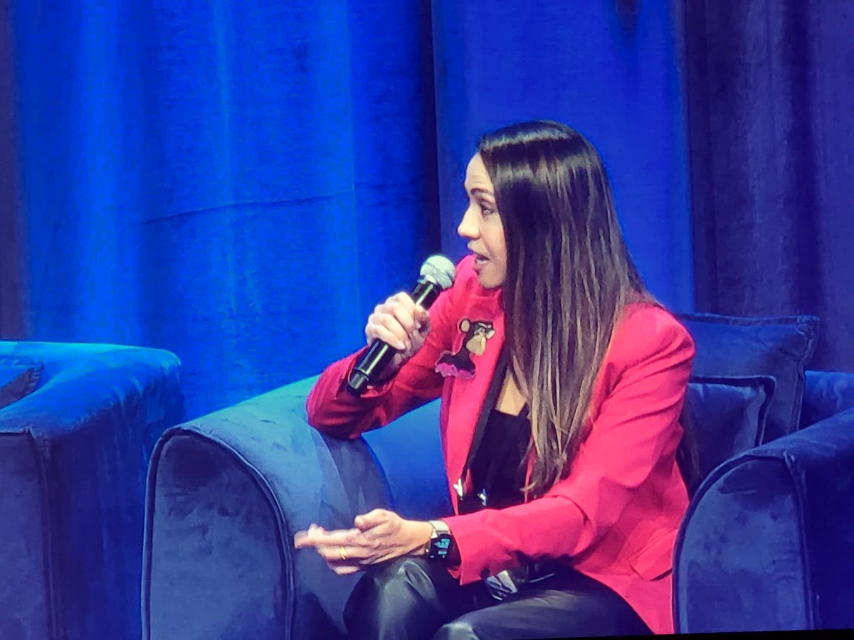 TheMiamiApe's tweet photo. What an honor to speak in a main stage at @NFT_NYC representing Colombia &amp; Women in the space! 

Thank you for having me! loved discussing ways we can be more inclusive, more aware of our biases &amp; continue to grow within Web3 while sharing it’s opportunities with the world! https://t.co/P4OWMyuzBV