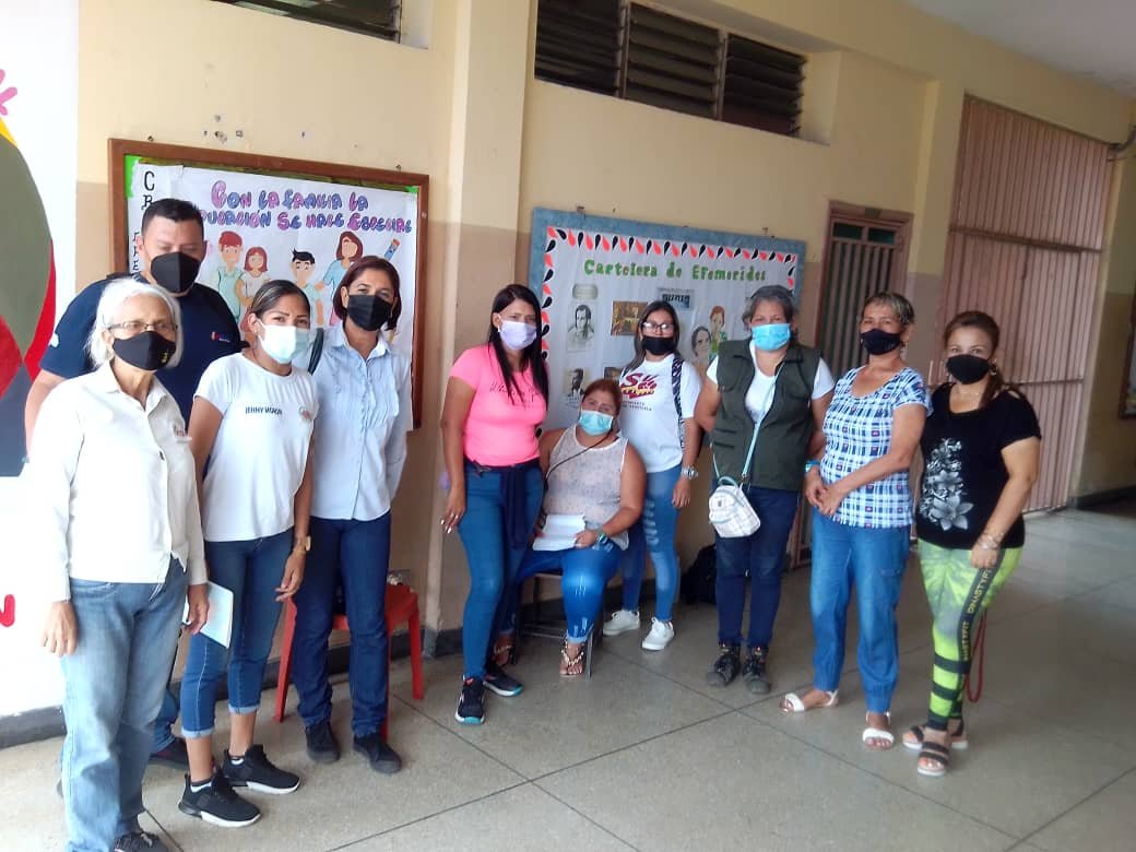 escprimariatru's tweet photo. #25Jun Conformación de la Brigada Comunitarias Militares para la Educación en la Escuela Juan Bautista Carrillo Guerra, Red 7, municipio Trujillo. #BricomilesMiEscuelaBella #MiEscuelaBella #Bricomiles @NicolasMaduro @_LaAvanzadora @MPPEDUCACION @Gerardo4fPsuv  @MariiaPalomares https://t.co/hEnUD8fAxQ
