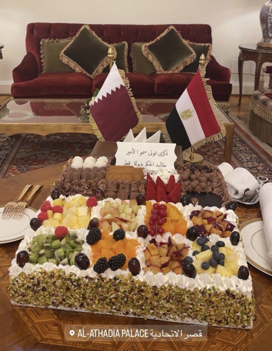 M7rusa's tweet photo. اللي نجّد الكنبة هو اللي زوّق التورتة؟ https://t.co/zToz0WSEB2