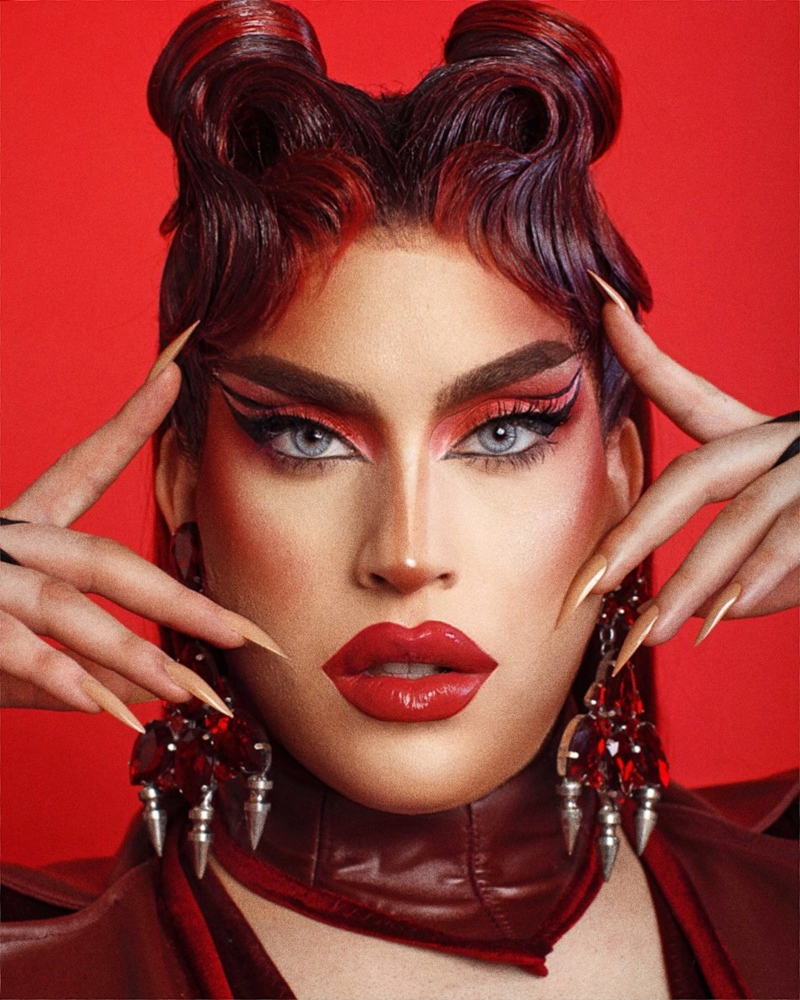 “With the right attitude and a fierce palette anyone can be a Themme Fatale.” - <a href="/thejanelleno5/">Janelle No5</a> 🖤 Shop our striking new Eyeshadow Palette today at fluide.us 🔥