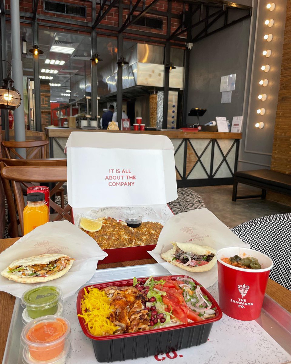 Khobar_tour's tweet photo. شاورما كومبني 
من القطيف الى الخبر 
مطعم متميز ومتخصص في الشاورما ويتميزون انهم يسوون الخبز عندهم بالمطعم 

موقعهم :: الخبر - طريق الامير تركي - قبل ��رج سمو - بجانب مطعم قويا وكوزمو كافيه https://t.co/7N4rFC73tV