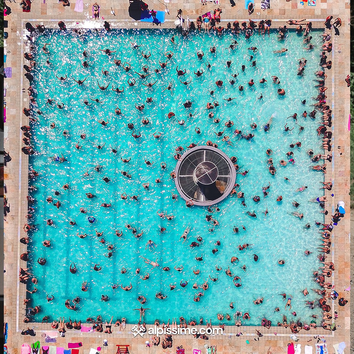 alpissime's tweet photo. 🌤️ Les météorologues de Météo-France ont prévu un bel été, chaud et sec, pour les mois de juin, juillet, août. Pour vous rafraichir, réservez vos prochaines vacances dans une résidence avec piscine 💦 
#Alpissime #Monétémontagne https://t.co/5zk2tTCk2e