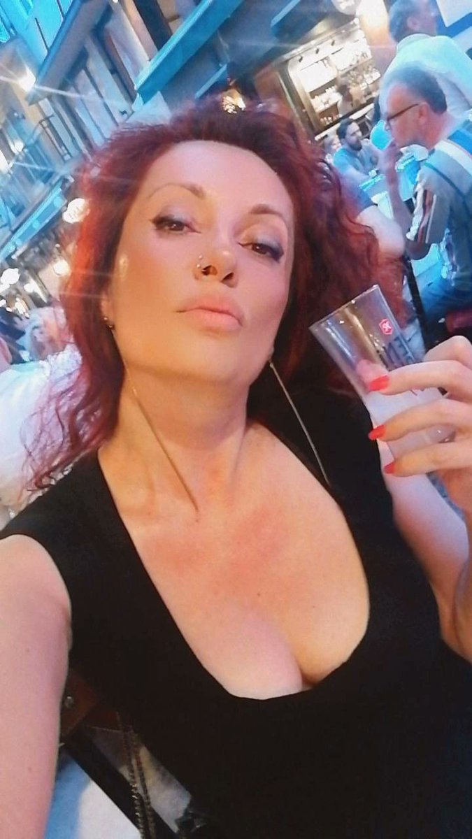 Rakı içen kadından daha güzel olan tek şey......