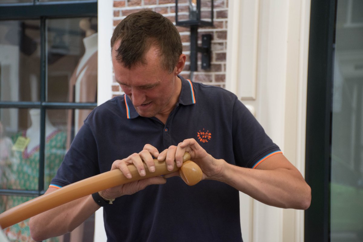 WillemsenEric's tweet photo. Veelal hoor je: kan ik niet. Vandaag zag ik weer Jeroen van der Linden (is een #Weesper). Liet al zien bij #Blowup dat hij (soms met wat hulp) veel kan. Mede daardoor respect💪. @Oogvereniging https://t.co/rqZsYYjcES