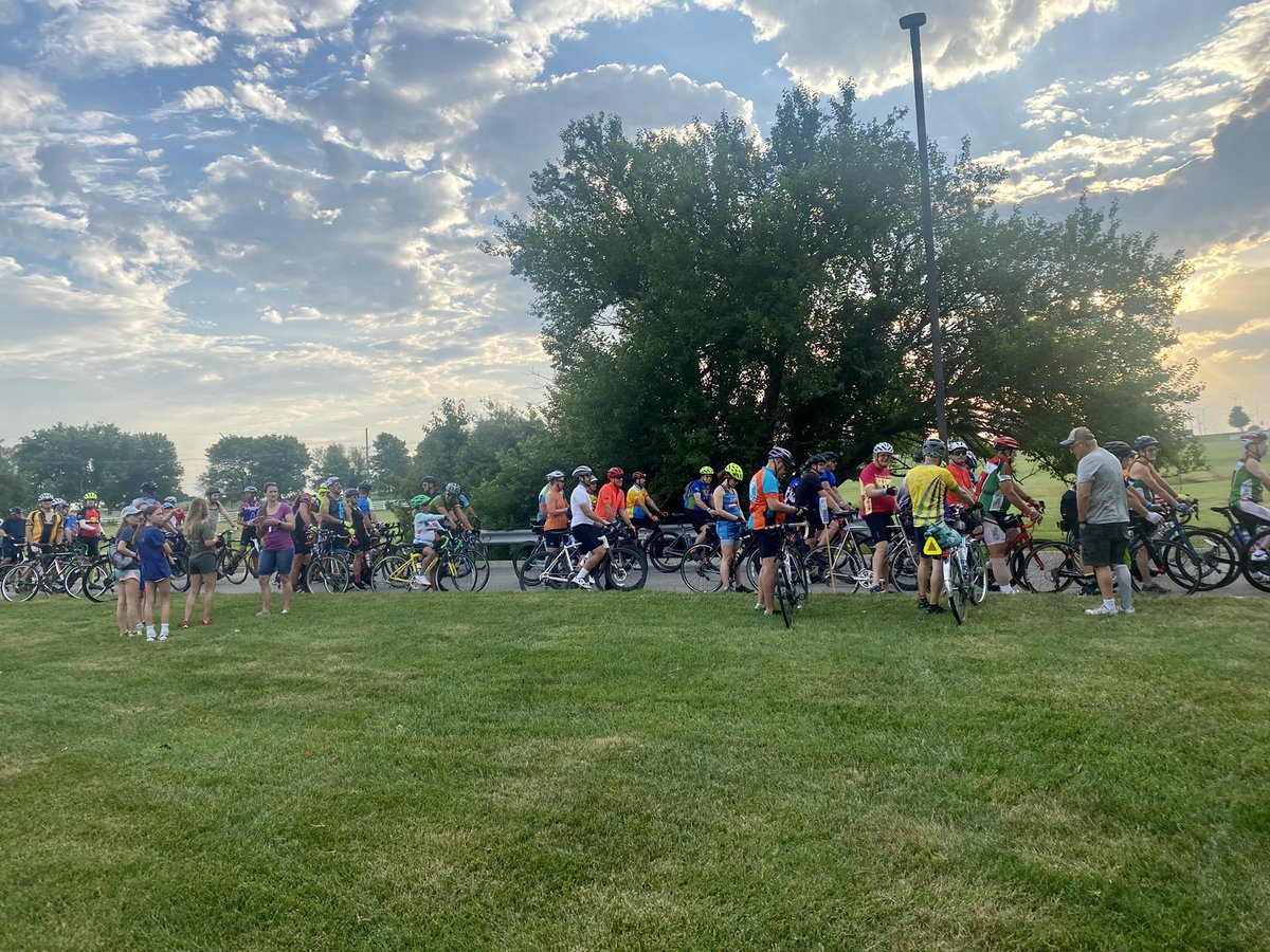 lacleaver's tweet photo. Getting ready for @ragbrai with a ride around #longviewlake on the #TourDeLakes bike ride @JacksonCountyMO #cycling #bicycle #missouri https://t.co/ohDYPiFMTl
