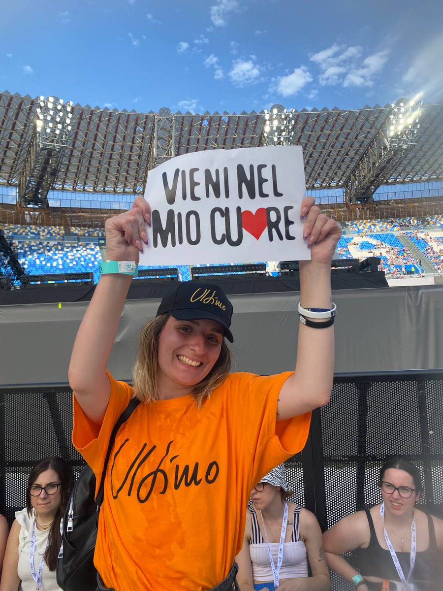 Honiro's tweet photo. Siamo a Napoli. Stadio Diego Armando Maradona. Attivi con 7 stand con il merchandise ufficiale di Ultimo 💙 #honirostore #ultimostadi2022 https://t.co/YYTvuw0sSy