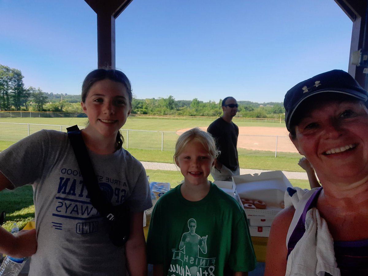 wendymmilne66's tweet photo. Spotted some Girls On The Run teammates at the race this morning! Got to run with former and volunteer GOTR coaches too! #RunwithRyan raises $ for scholarships @GotrMagee #GOTR #runwithfriends #OGrunners @RachelH17564629 @KrisWeiss31 https://t.co/sRW3prKfL1