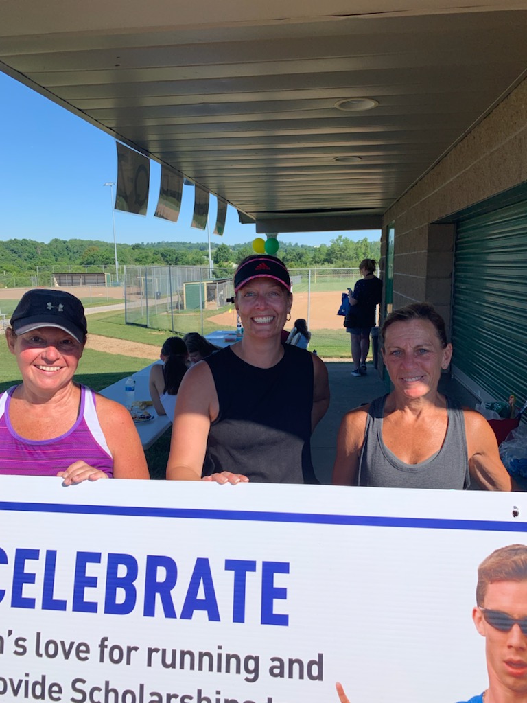 wendymmilne66's tweet photo. Spotted some Girls On The Run teammates at the race this morning! Got to run with former and volunteer GOTR coaches too! #RunwithRyan raises $ for scholarships @GotrMagee #GOTR #runwithfriends #OGrunners @RachelH17564629 @KrisWeiss31 https://t.co/sRW3prKfL1