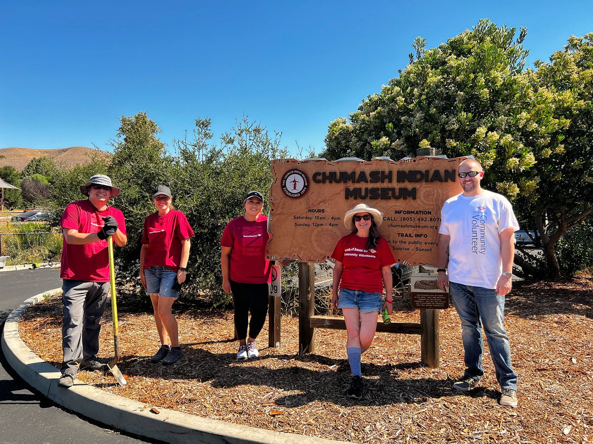 Justin_D_Bell's tweet photo. I had a great time with my @BankofAmerica teammates and NAPN (Native American Professional Network) SoCal members this morning at the Chumash Museum Grounds Clean-up in Thousand Oaks.
#bofavolunteers #iworkforbofa #ilovemyjob #bankofamerica #bofa #nativeamericans #volunteer https://t.co/pKdljo2KMb